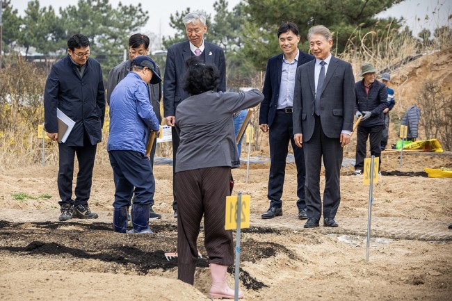 윤환 구청장, `계양실버농장` 개장 현장 방문
