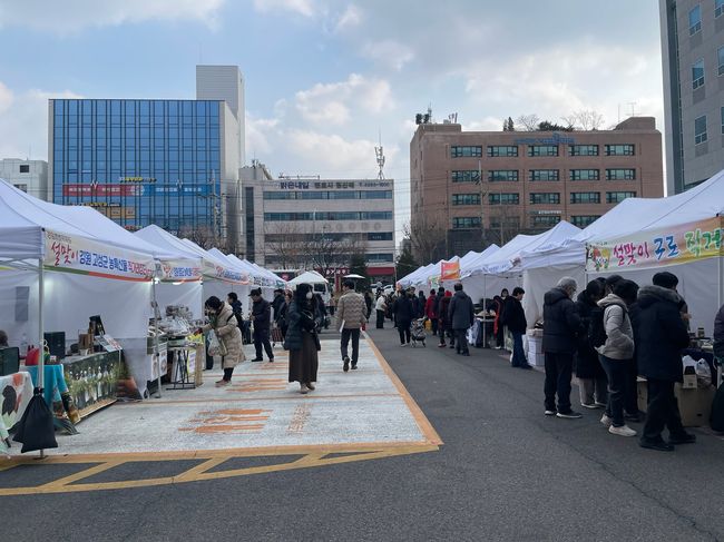 추석 앞두고 구로구청 광장에 전국 특산물 한자리에